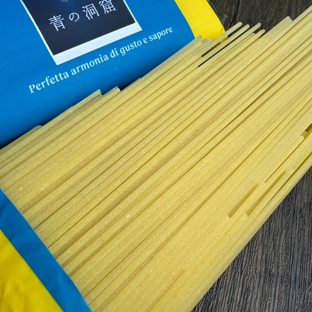 DE CECCO スパゲティ 1.6mmの乾麺をアップで撮影した画像